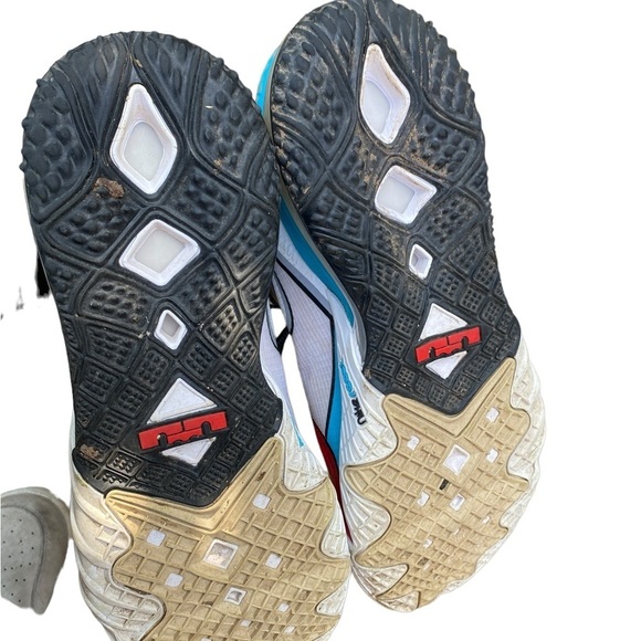 Nike LeBron 18 Low Stewie Griffin Size 9 - Picture 12 of 13